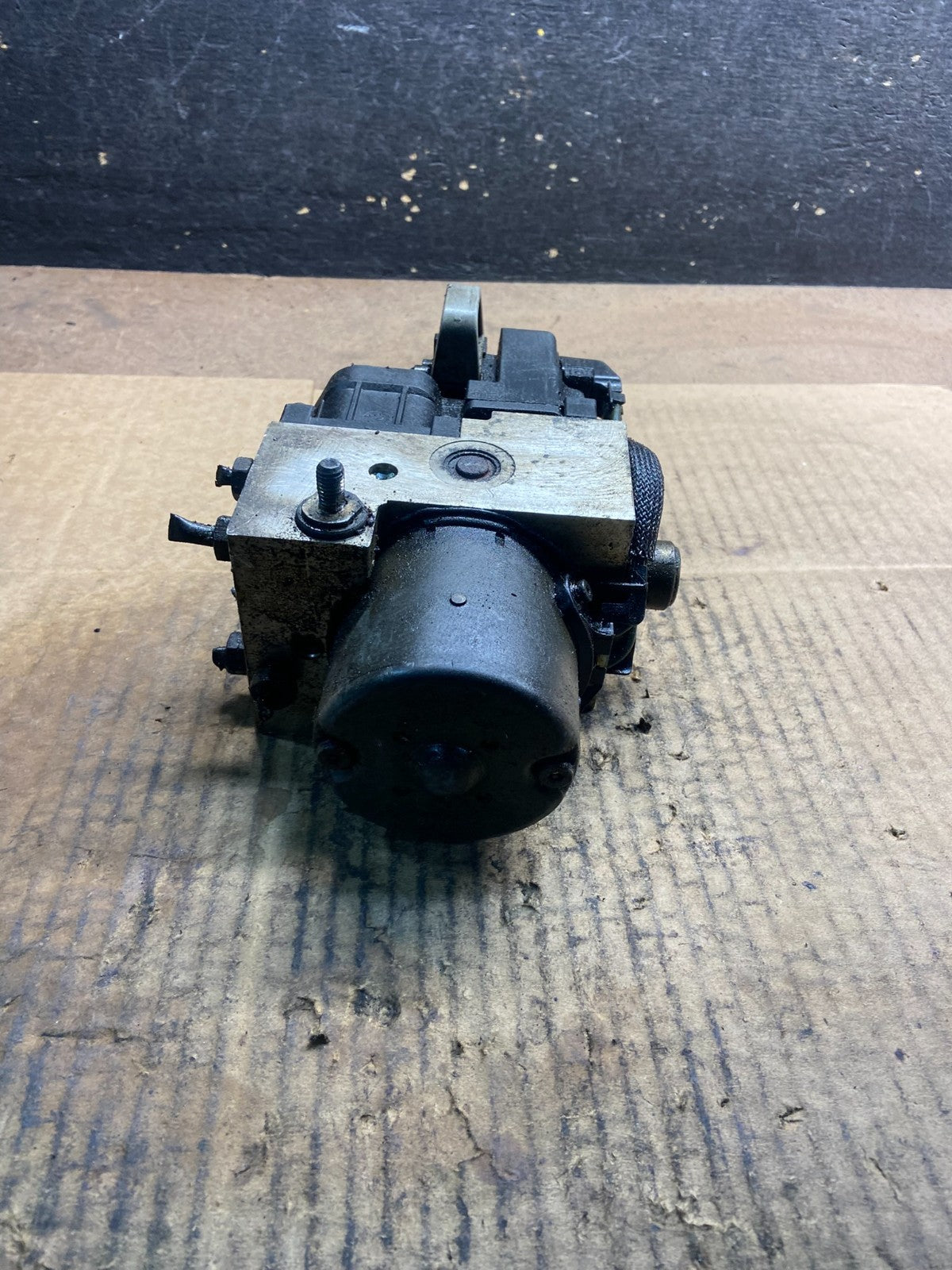 2004 2005 Dodge Durango ABS Anti Lock Brake Pump OEM y4388 DG1