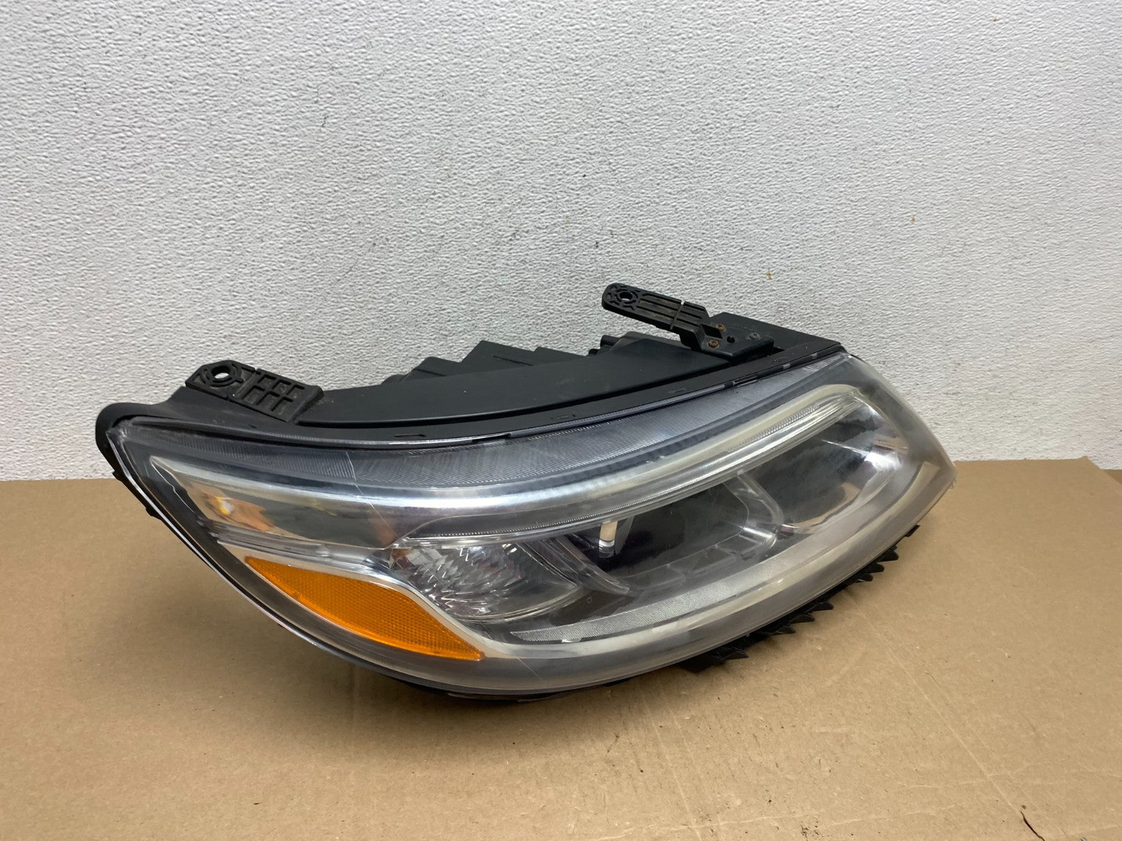 2014 to 2015 Kia Sorento Right Passenger RH Headlight Halogen AE4911 DW2