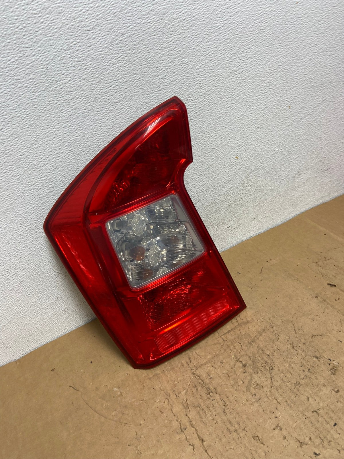 2007 2008 2009 2010 2011 2012 Kia Rondo Left Driver LH Tail Light AD1449 LK2