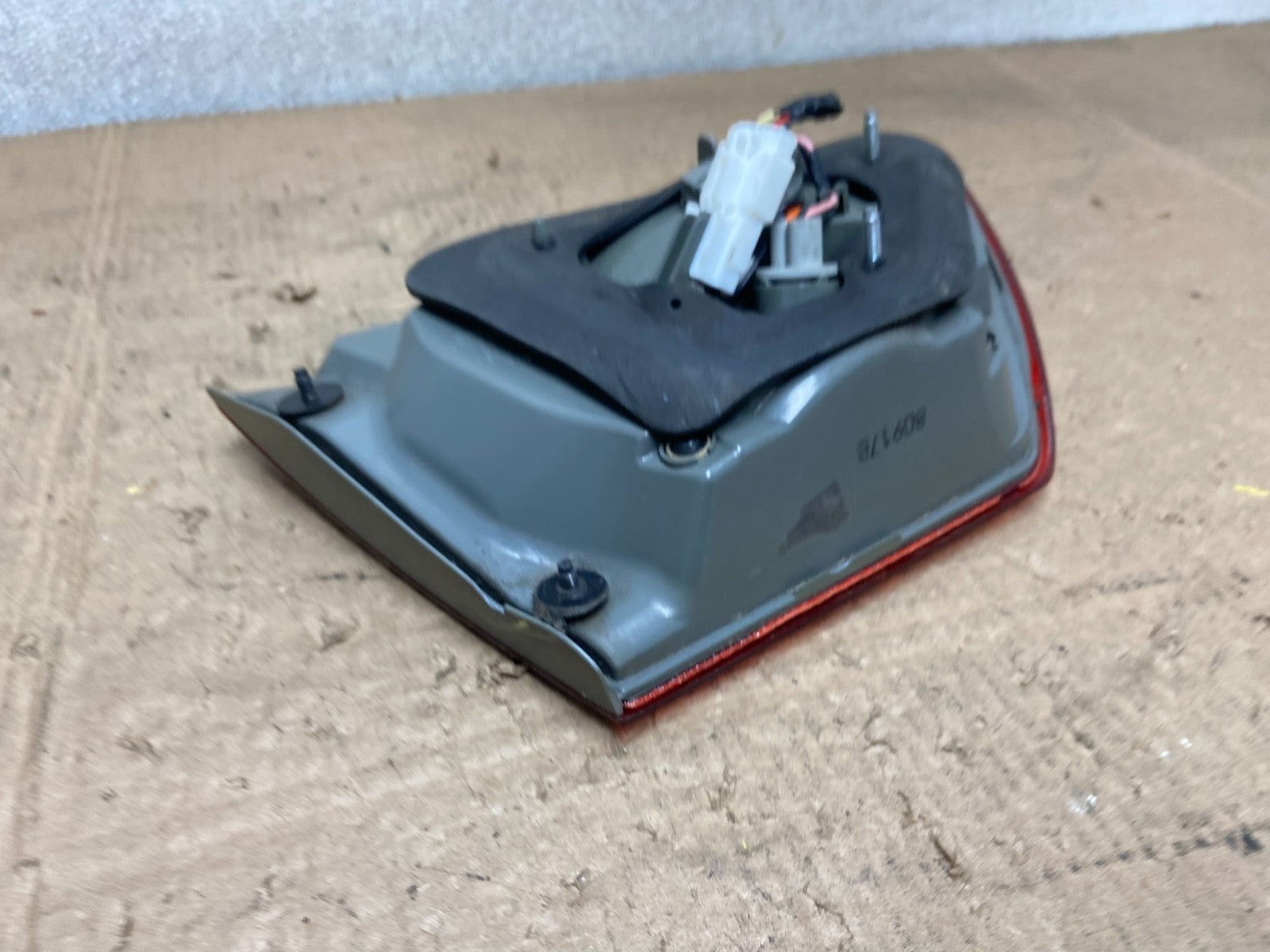 2009 - 2010 Kia Optima Right Passenger RH Side Inner Tail light Oem Y6955 DW6
