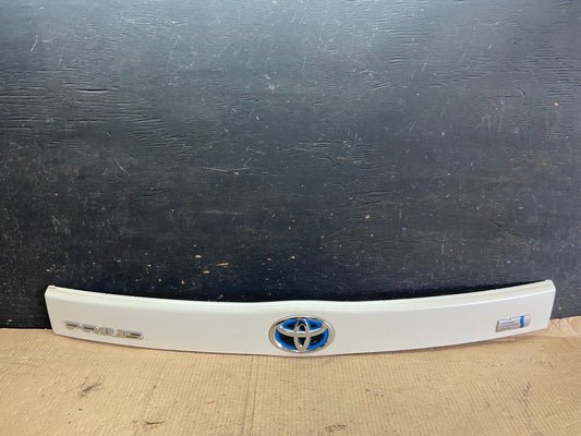2010 to 2015 Toyota Prius Trunk Rear Tailgate Molding Panel 76801-47070 P3885 DG0