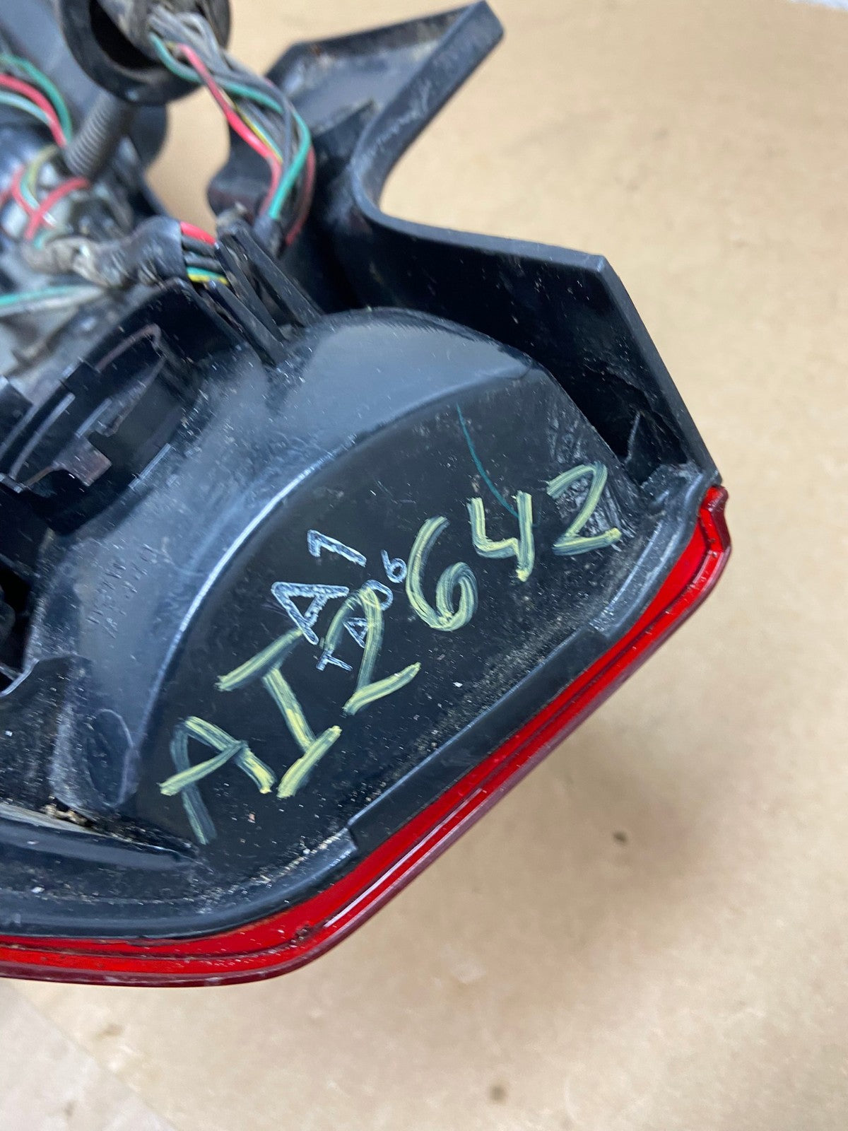 2005 to 2006 Honda Cr-v Crv Right Passenger Side Tail Light AI2642 LK8