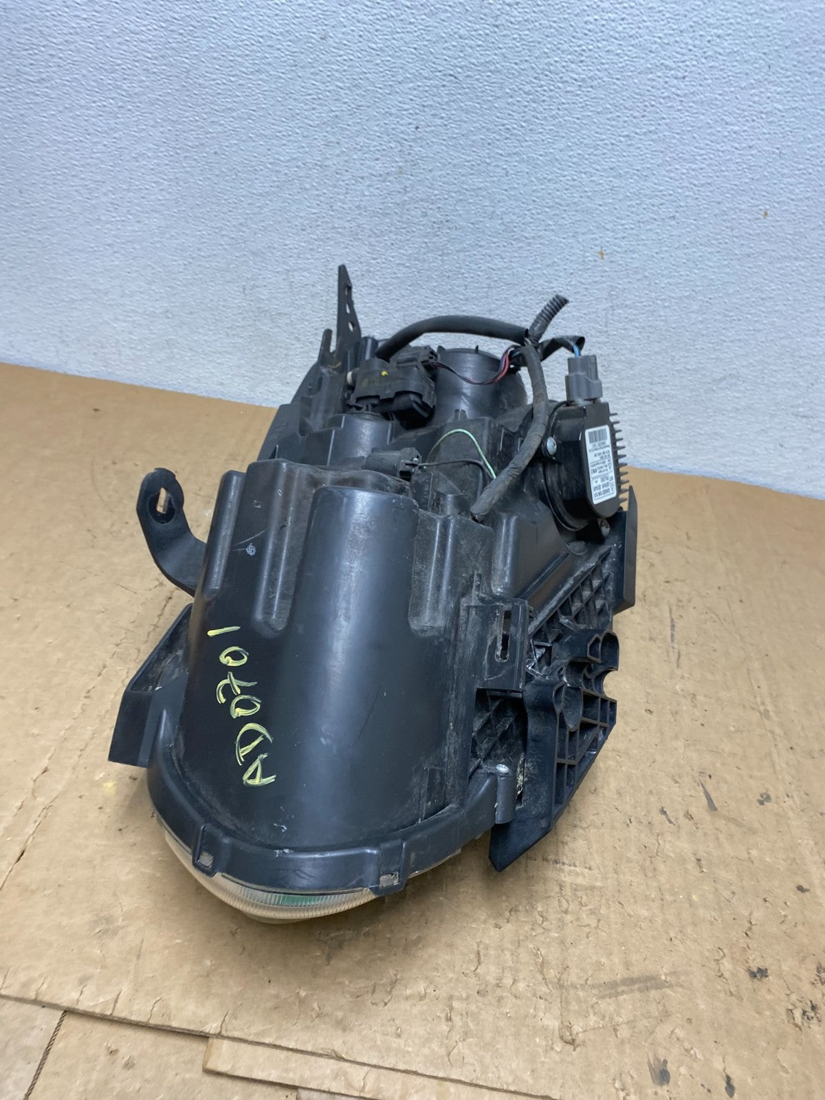 2009-2013 Nissan Rogue Right Passenger Xenon HID Headlight AD0701 DW8