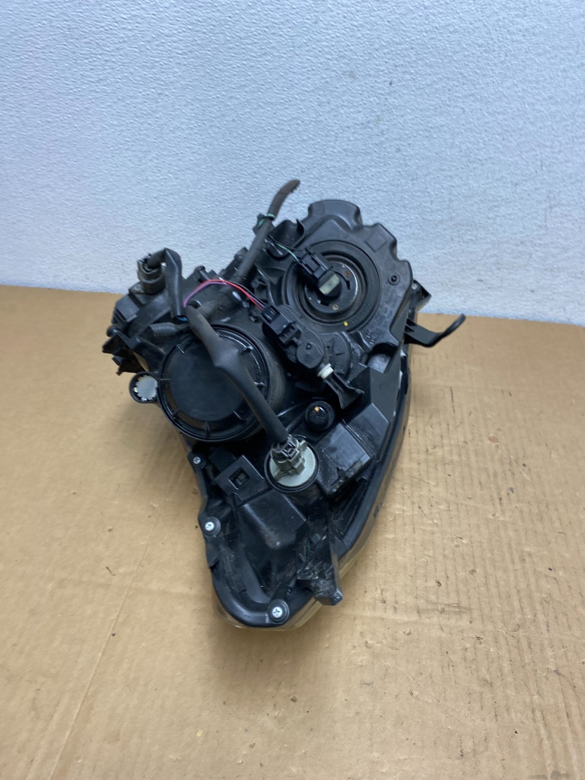 2009-2013 Nissan Rogue Right Passenger Xenon HID Headlight AC7609 DW7