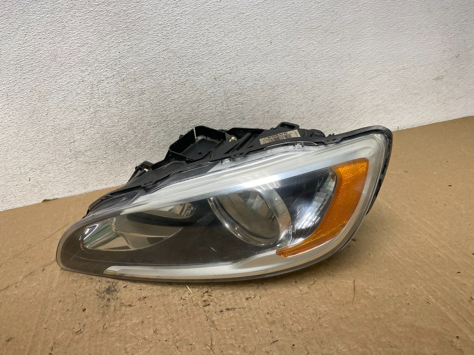 2014 to 2018 Volvo S60 Driver Left Driver LH Side Headlight AG1308 DG0
