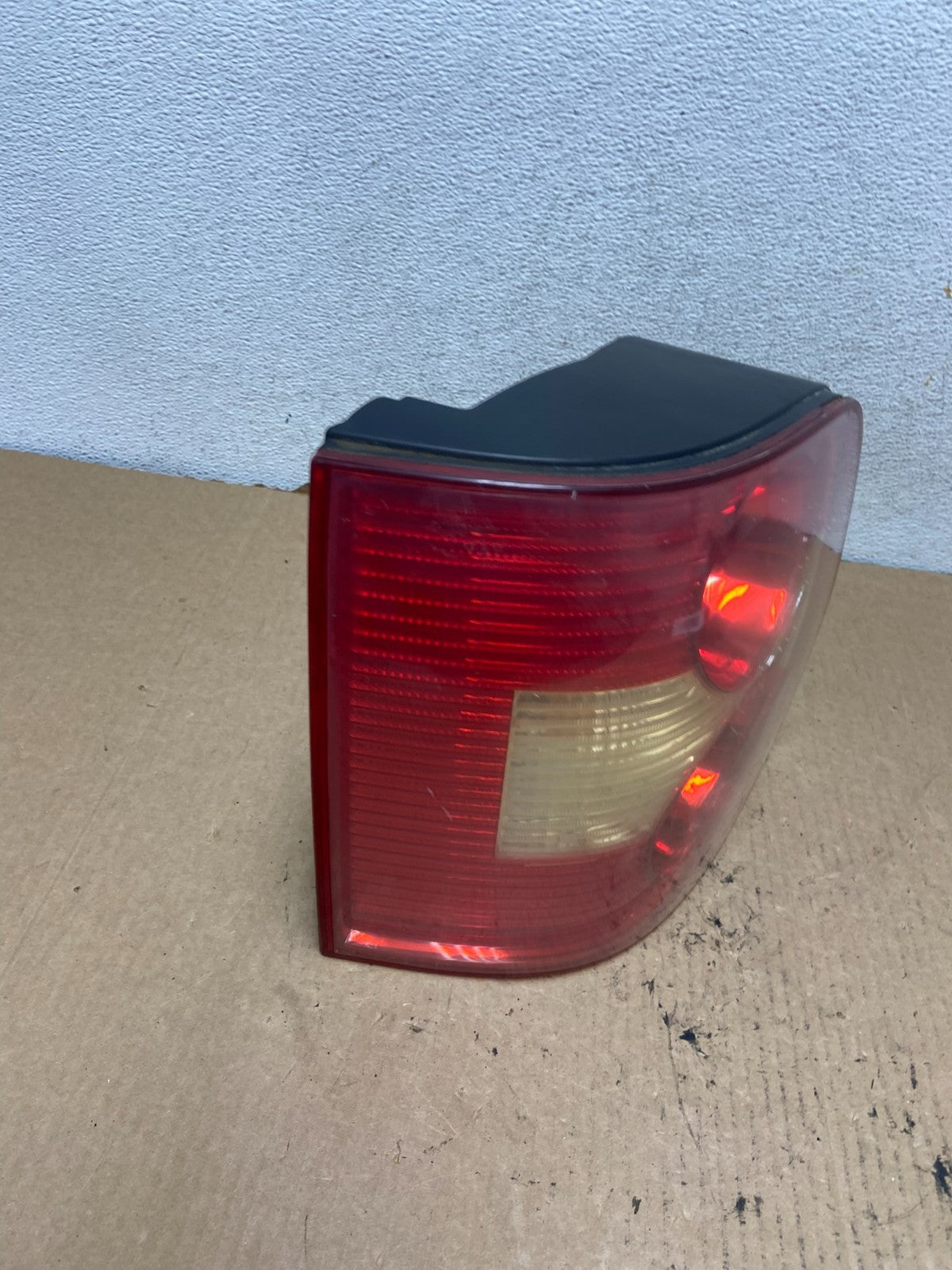 2000 to 2005 Volkswagen Passat B5 Wagon Left Driver Side Tail Light AG2097 DW2