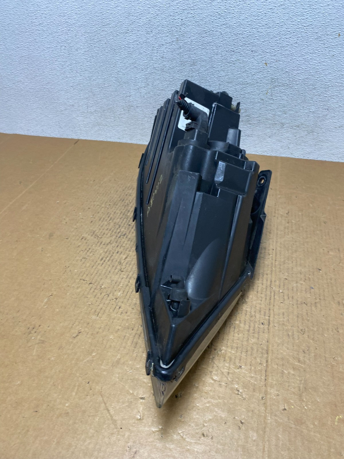 2011 to 2013 Kia Sorento Left Driver LH Side Headlight Halogen AE1412 DW6