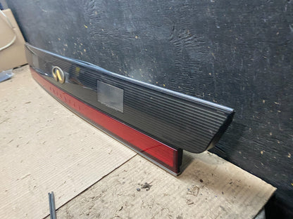 1994 - 1996 Infiniti Q45 Center Trunk LID Tail Light OEM X8129 DG1