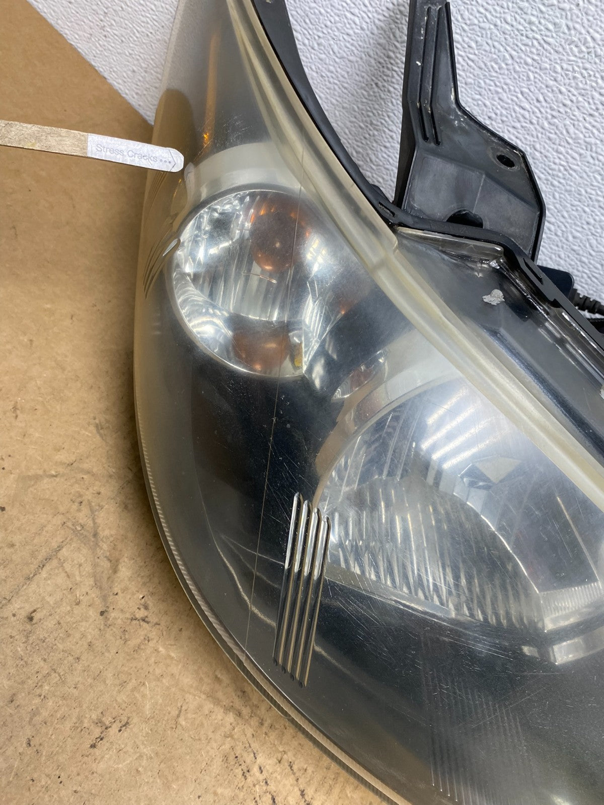 2004 to 2005 Mazda Mpv Black Bezel Right Passenger RH Headlight Oem AC3001 DG5