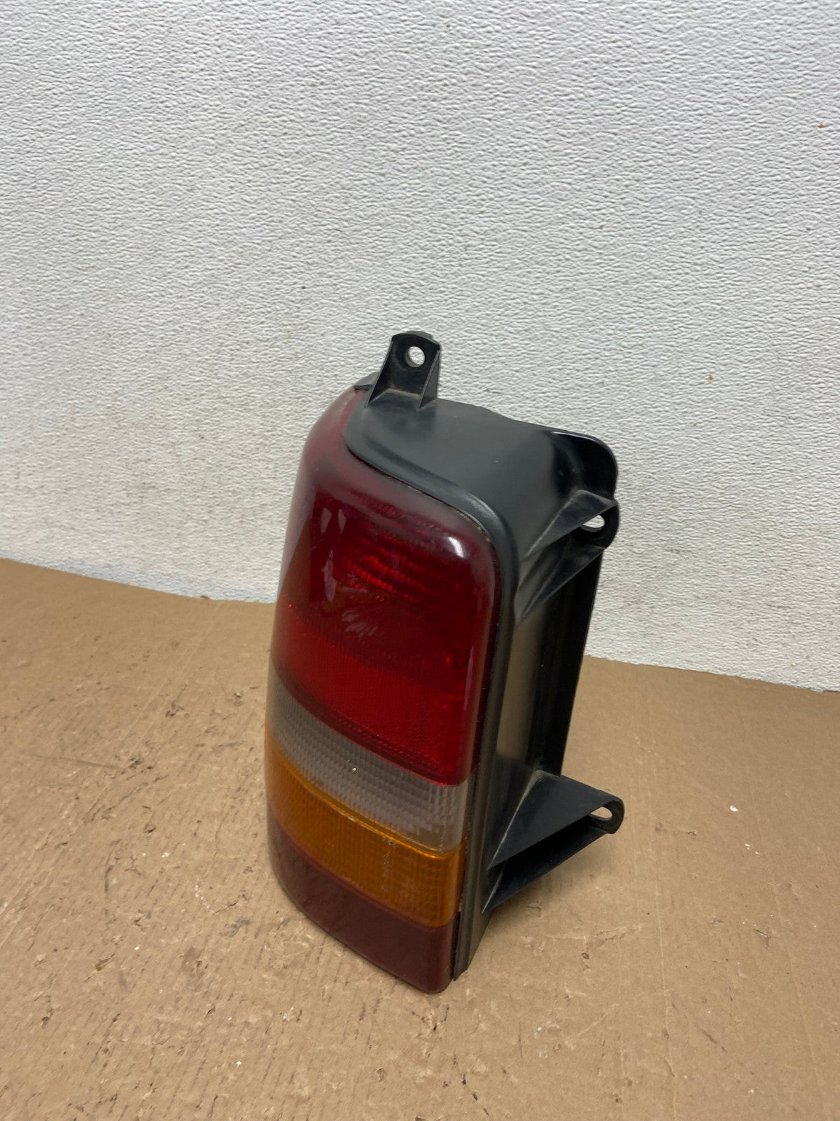 1993-1998 Jeep Grand Cherokee ZJ Left Driver Side Tail Light AD8195 LK1
