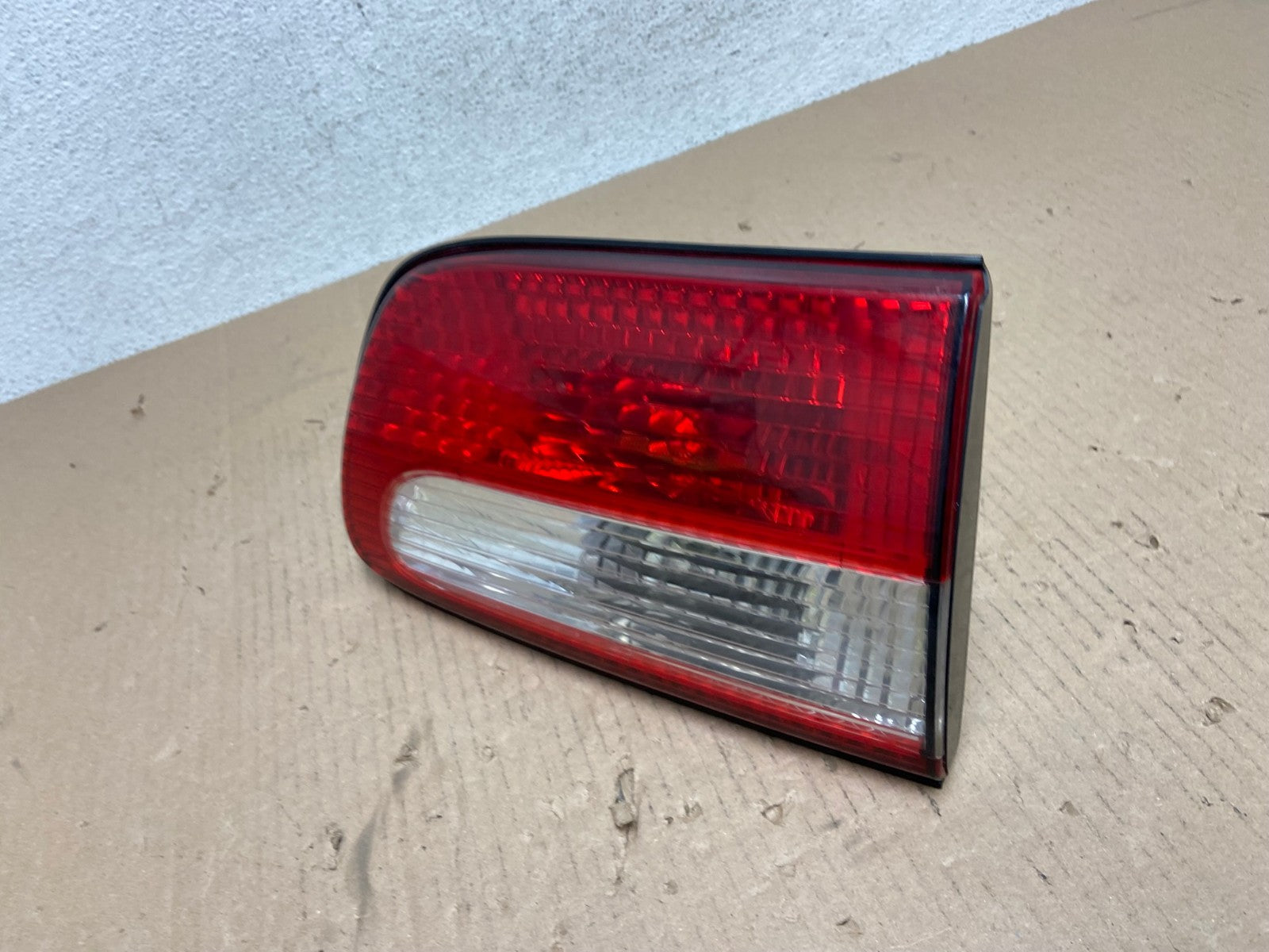 2001 - 2003 Toyota Sienna Right Passenger Rh Side Inner Tail Light AE7344 LK1