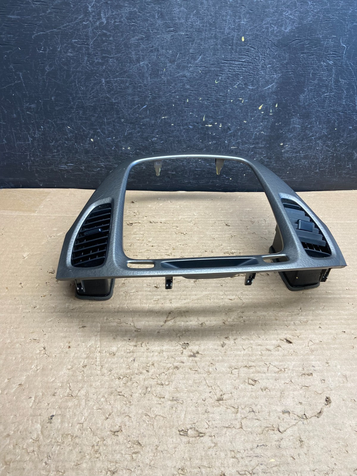 2001-2007 Toyota Highlander Radio Climate Dash Trim Bezel Air Vent AG6872 DG3