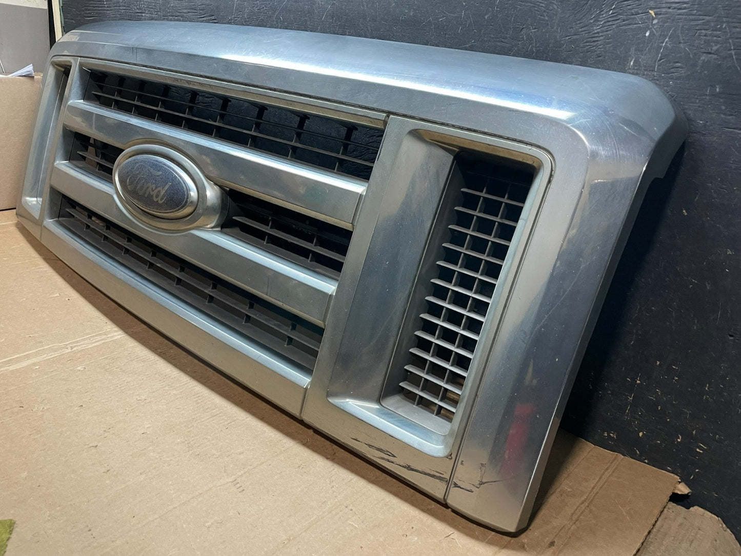 2008 to 2014 Ford Econoline E150 E250 Front Upper Chrome Grill Grille z5796 DG1