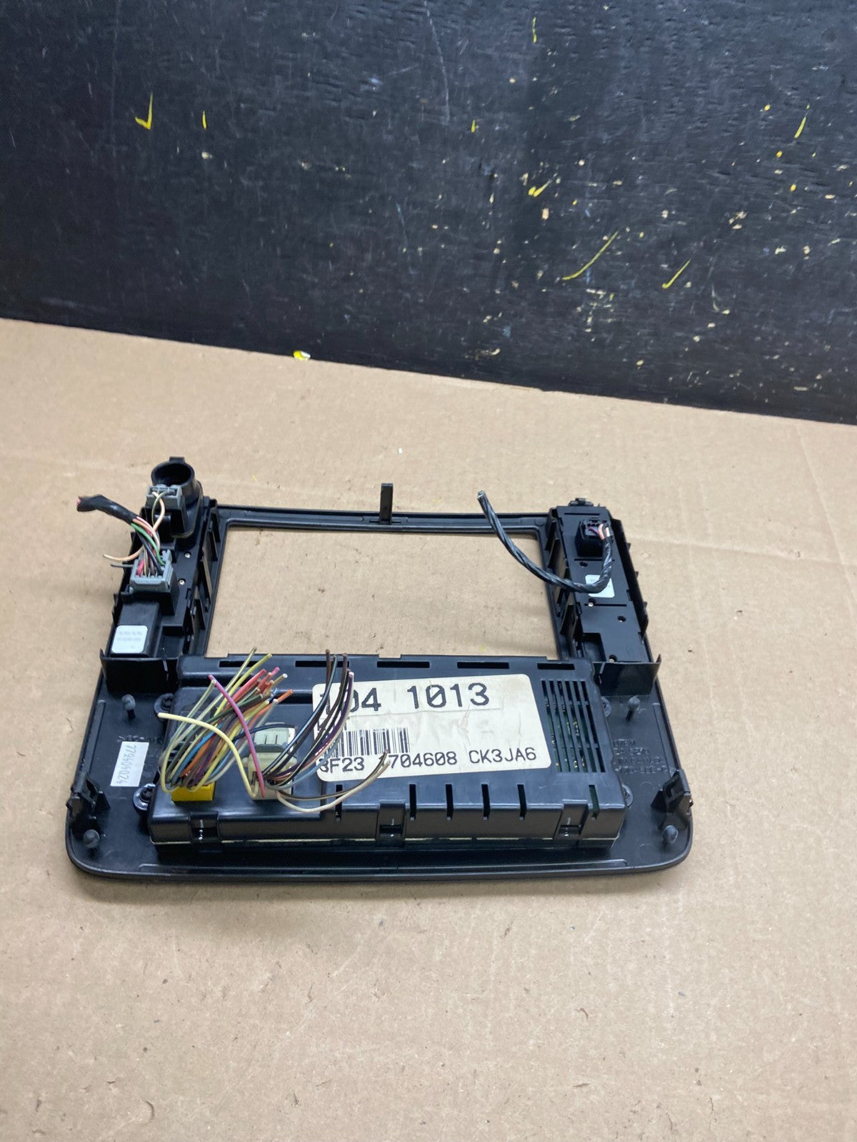 2004 to 2007 Ford Freestyle Monterey Climate Control Radio Bezel Trim T9231 DG4