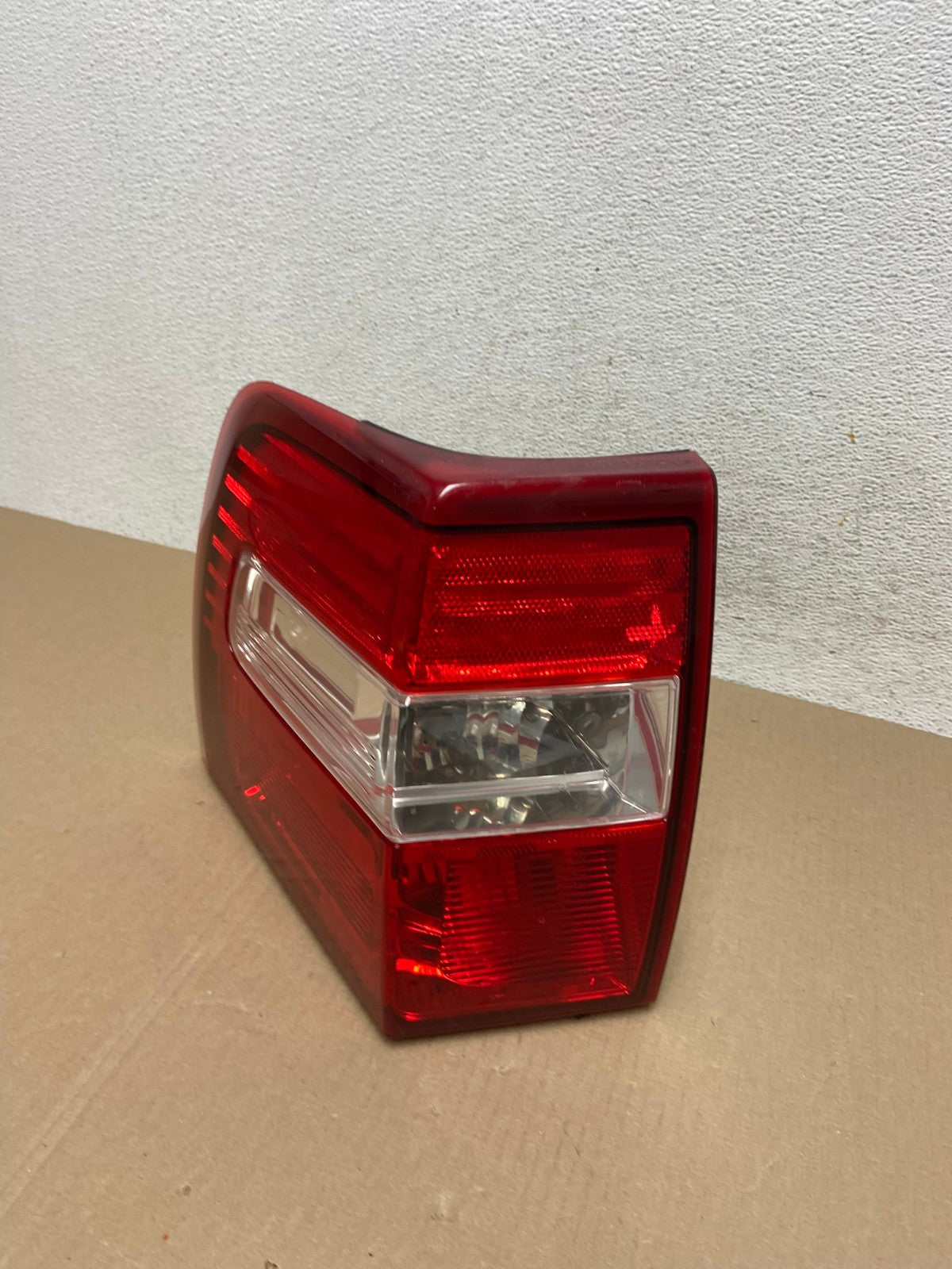 2007 to 2012 Ford Expedition Left Driver LH Side Tail light AE6923 lk0