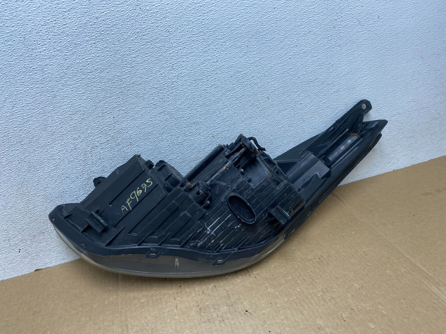2011 2012 2013 Hyundai Elantra Right Passenger Headlight AF9675 DW8