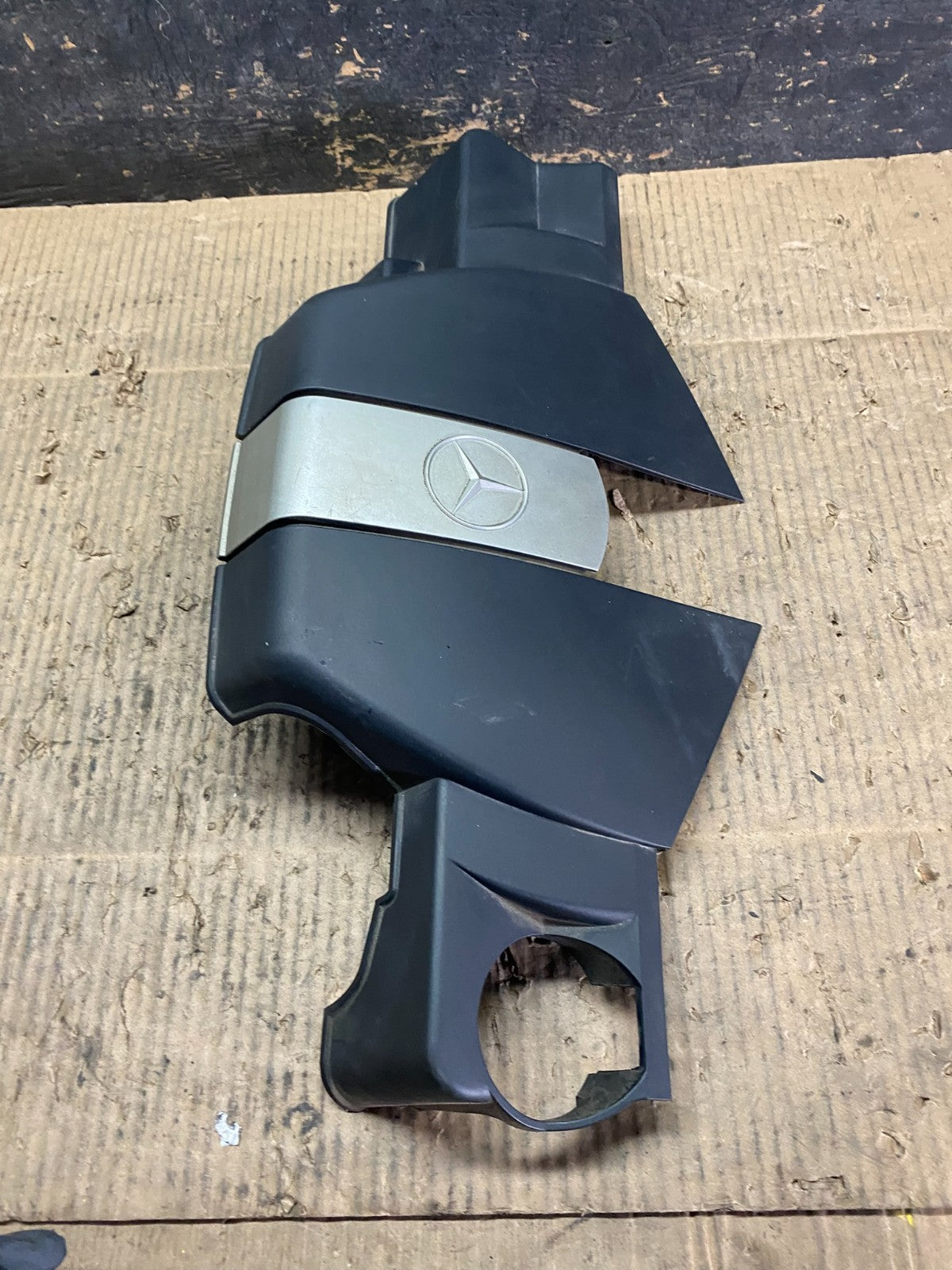 2002 to 2006 Mercedes C240 Engine Air Intake Cleaner Box T9610 DG2