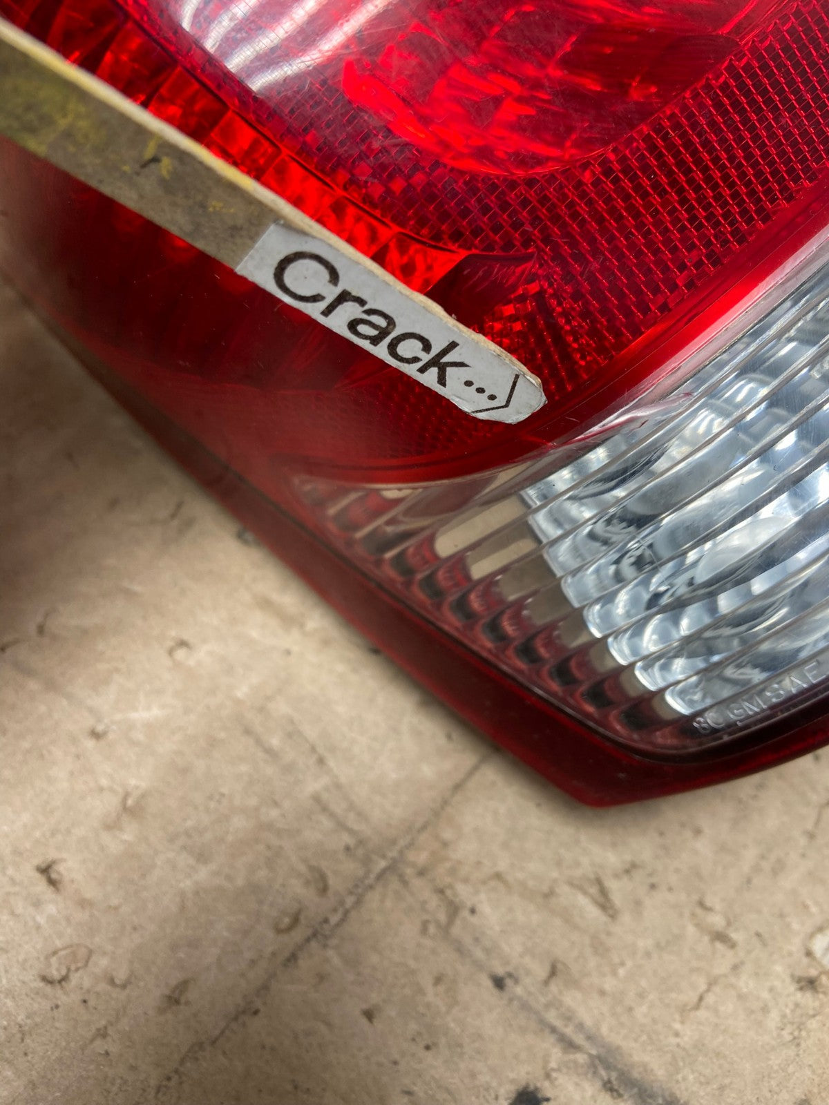 2002 to 2006 Chevrolet Avalanche Left Driver LH Tail Light AG5529 LK6