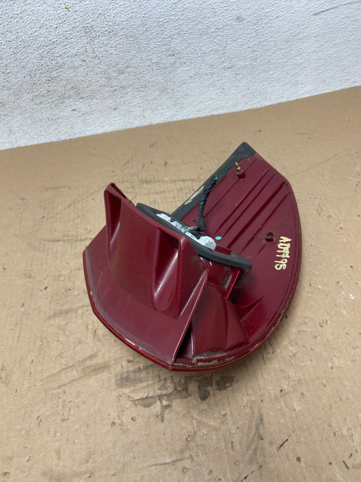 2004 to 2005 Toyota Sienna Left Driver LH Side Tail Light AD7795 LK6
