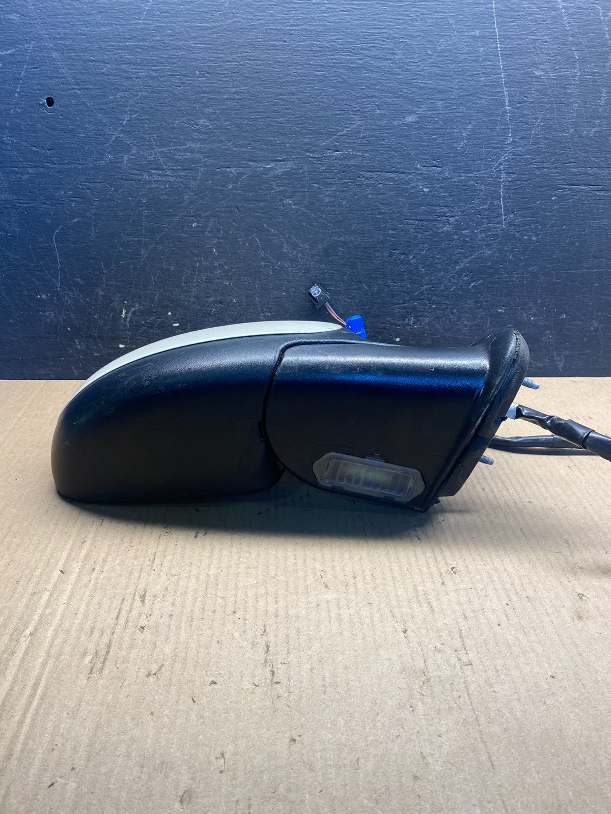 2003-2006 Chevrolet Tahoe Suburban Right Passenger Turn Door Mirror AE6342 DW3
