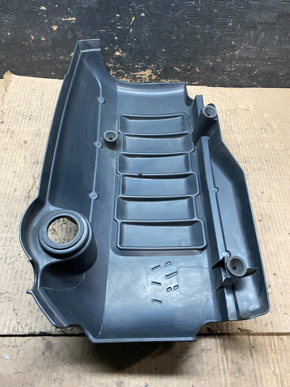 2007 to 2012 GMC Acadia 3.6L VVT Engine Cover Shield u6171 DG7