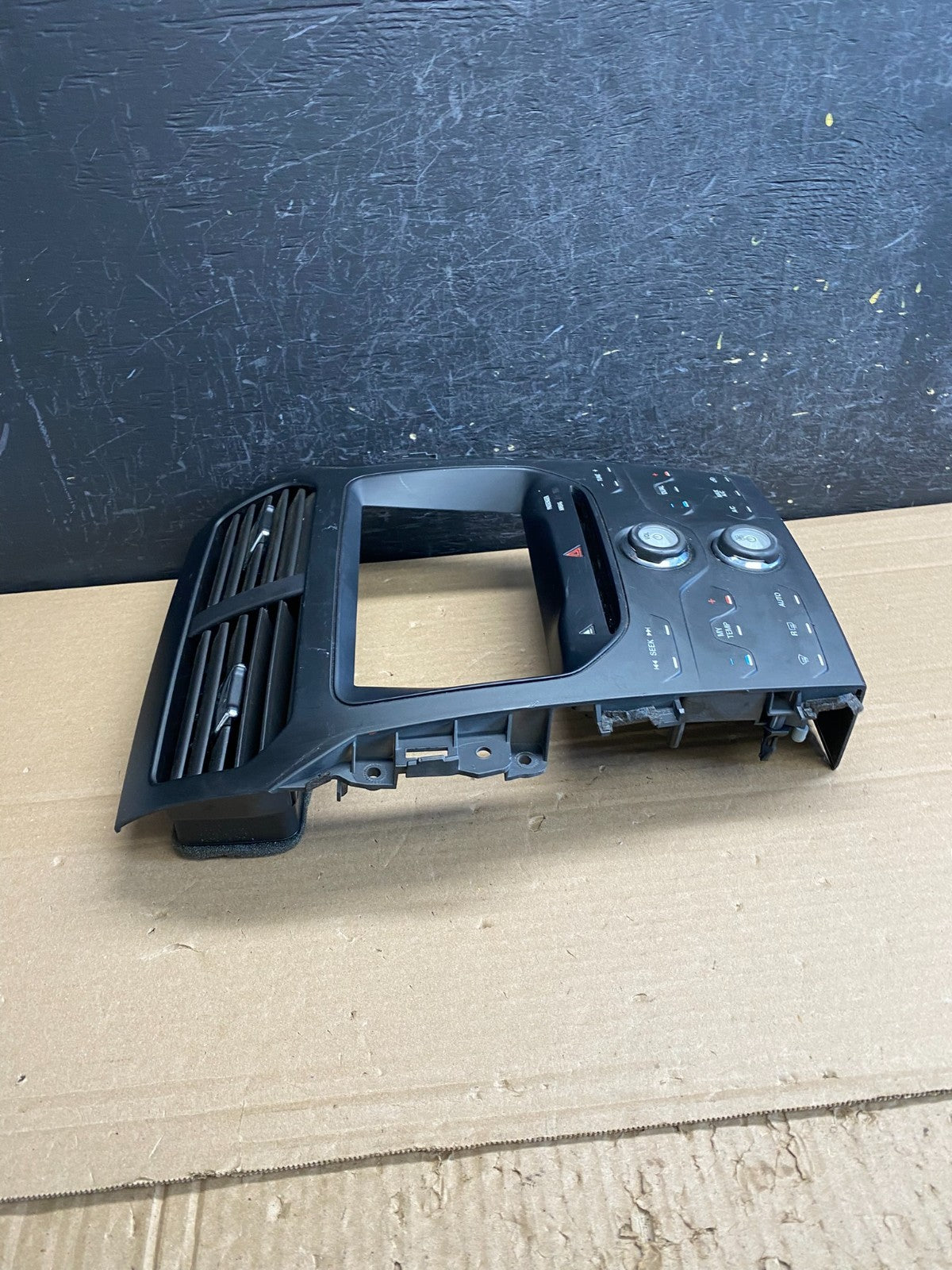 2011 to 2014 Ford Explorer Radio Climate Control Trim Bezel Panel AG0059 DG1