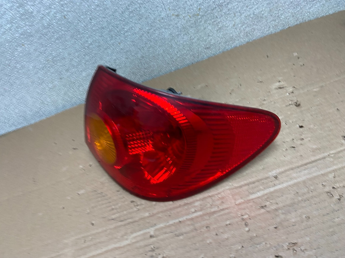 2003 to 2005 Toyota Corolla Right Passenger RH Side Tail Light Oem AB1438 LK1