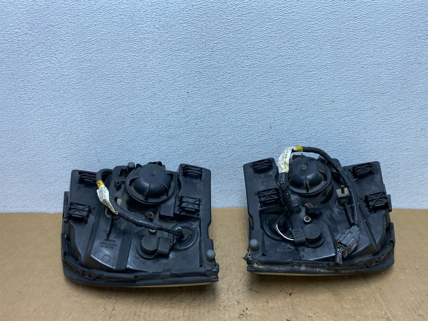 2002-2005 Mercury Mountaineer Left+Right Side Halogen Headlights AD0462 DW10