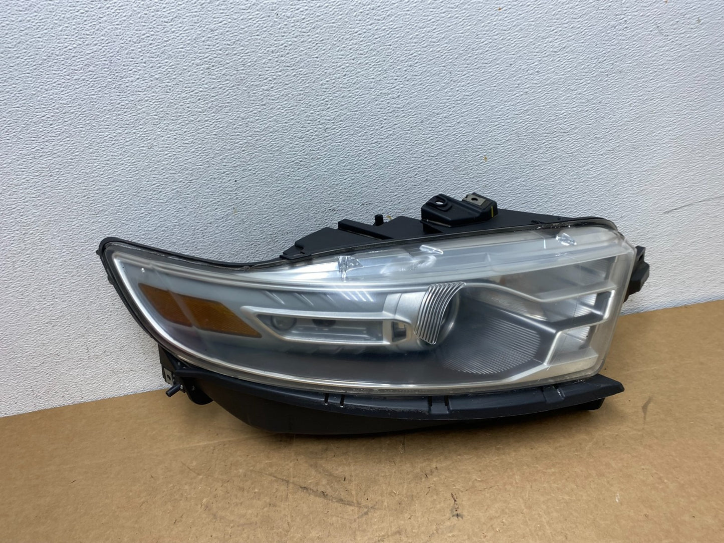 2013 to 2019 Ford Taurus Right Passenger RH Side Headlight Halogen AD6328 DW0