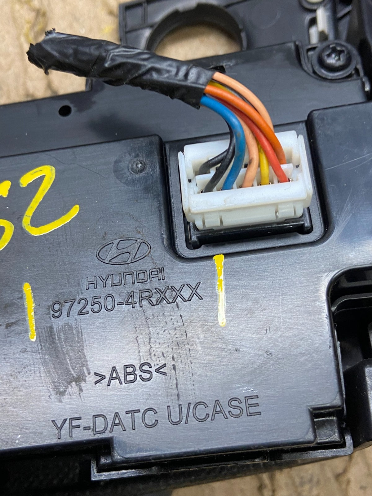 2011 to 2014 Hyundai Sonata Center Radio Climate Control Air Vent Bezel T8783 DG5