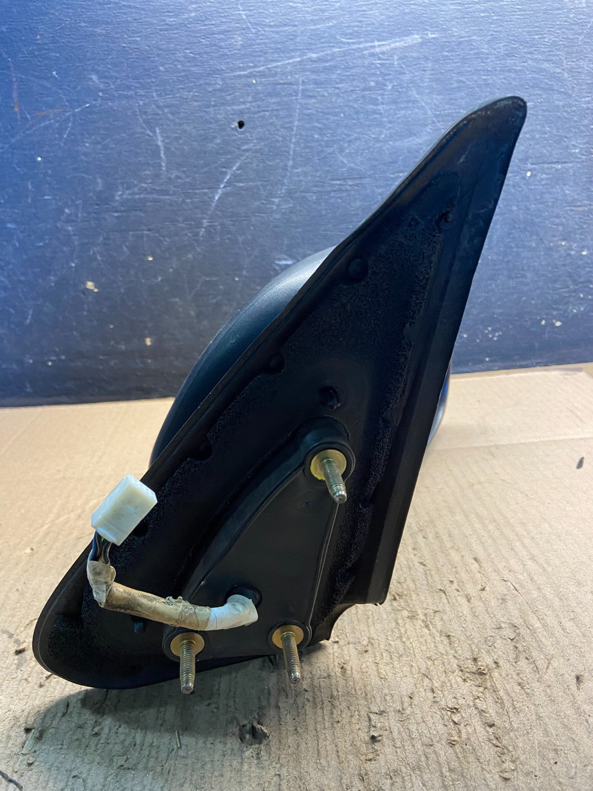 2001 to 2006 Toyota Sequoia Right Passenger View Door Mirror OEM Z2162 DG4