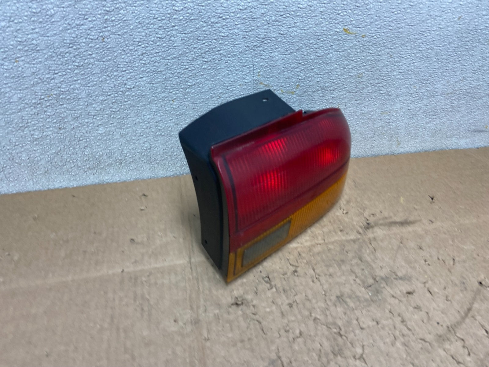 1993 - 1995 Saturn SL S-Series Right Passenger RH Side Tail Light OEM Z0914 DW2