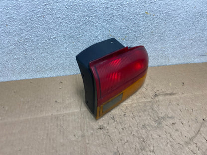 1993 - 1995 Saturn SL S-Series Right Passenger RH Side Tail Light OEM Z0914 DW2