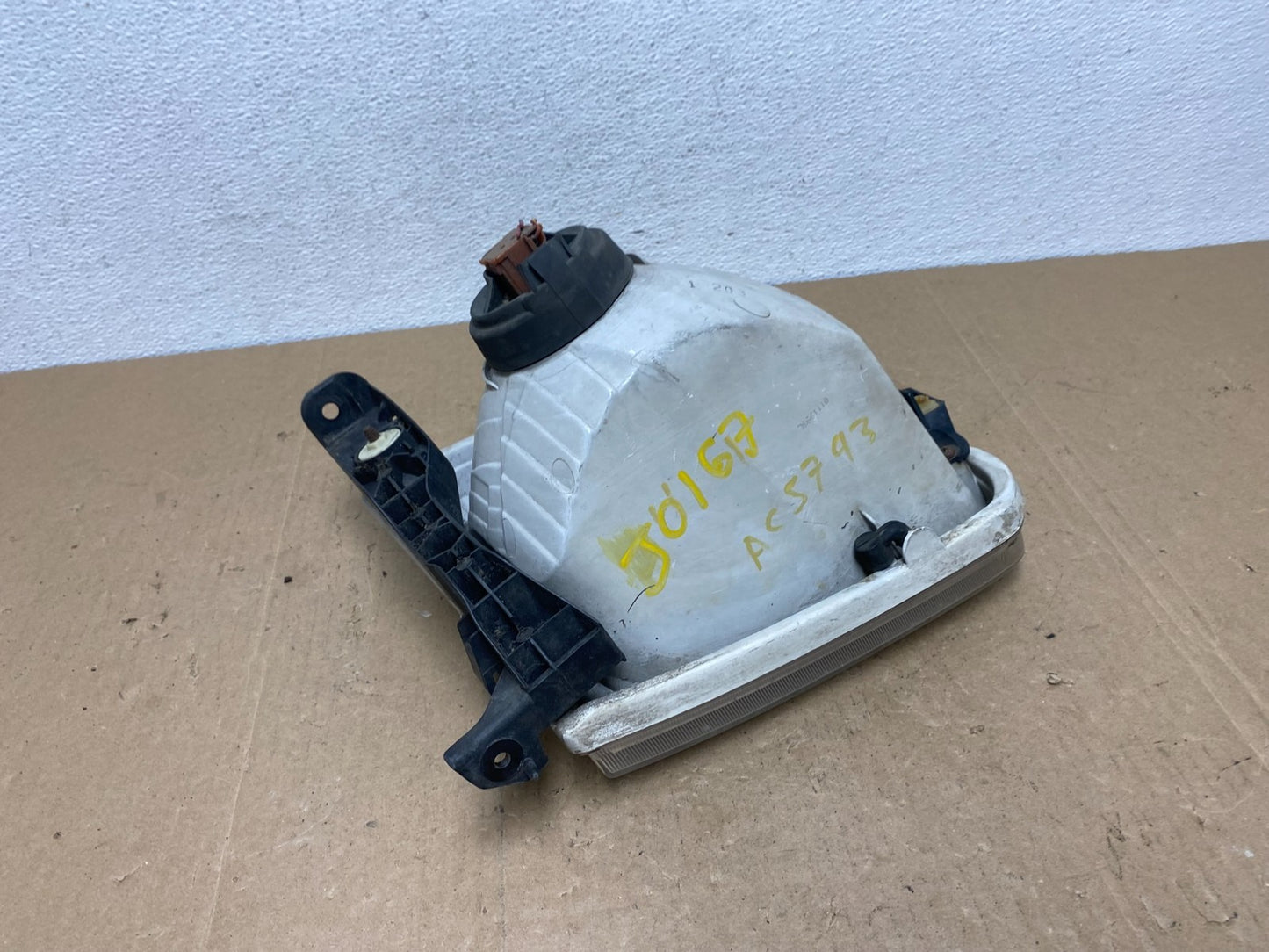 2000 - 2004 Toyota Tundra Left Driver LH Side Halogen Headlight AC5793 DW7