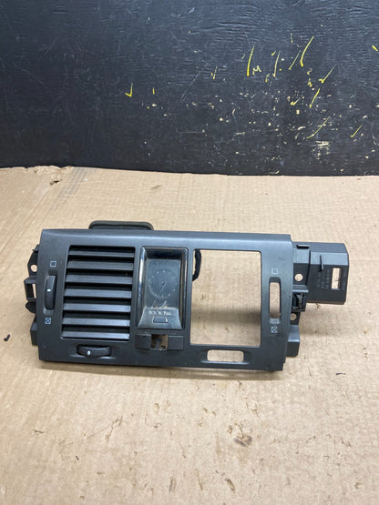 2006 to 2011 Cadillac DTS Dash Center Air Vent Heater Bezel OEM z0248 DG0