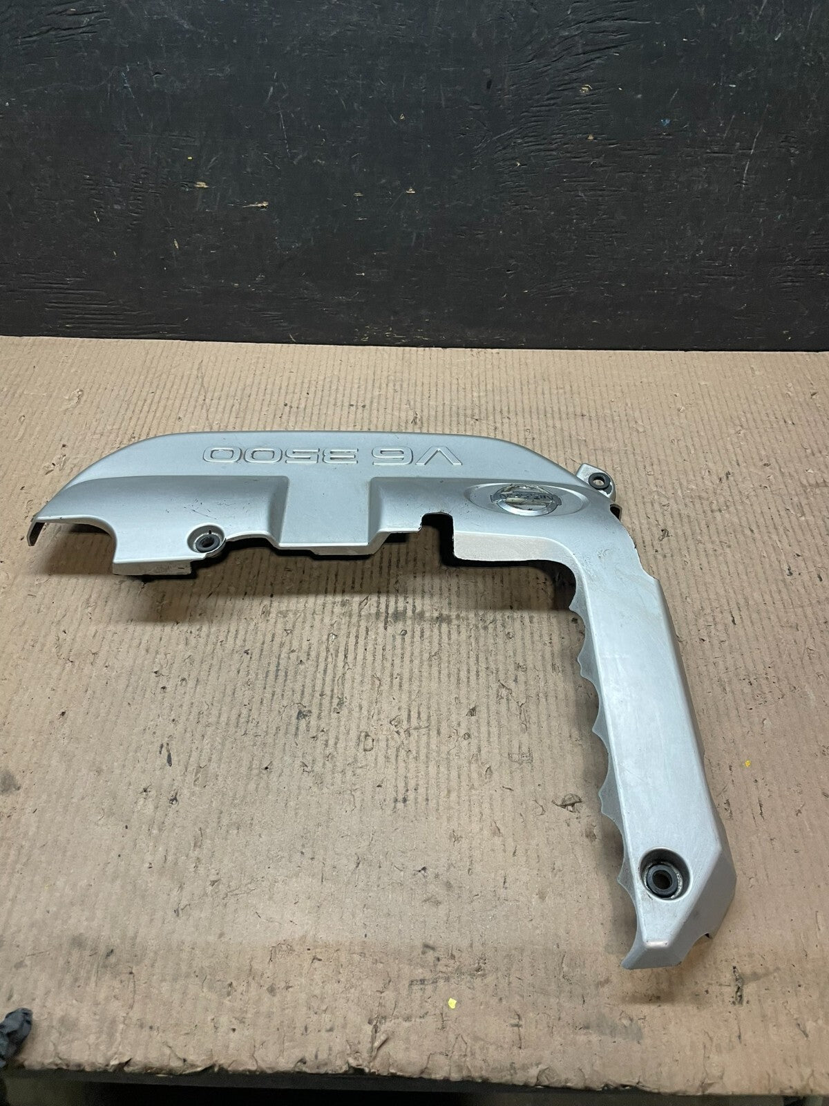 2001 to 2004 Nissan Pathfinder Engine Cover Ornament J3609 DG1