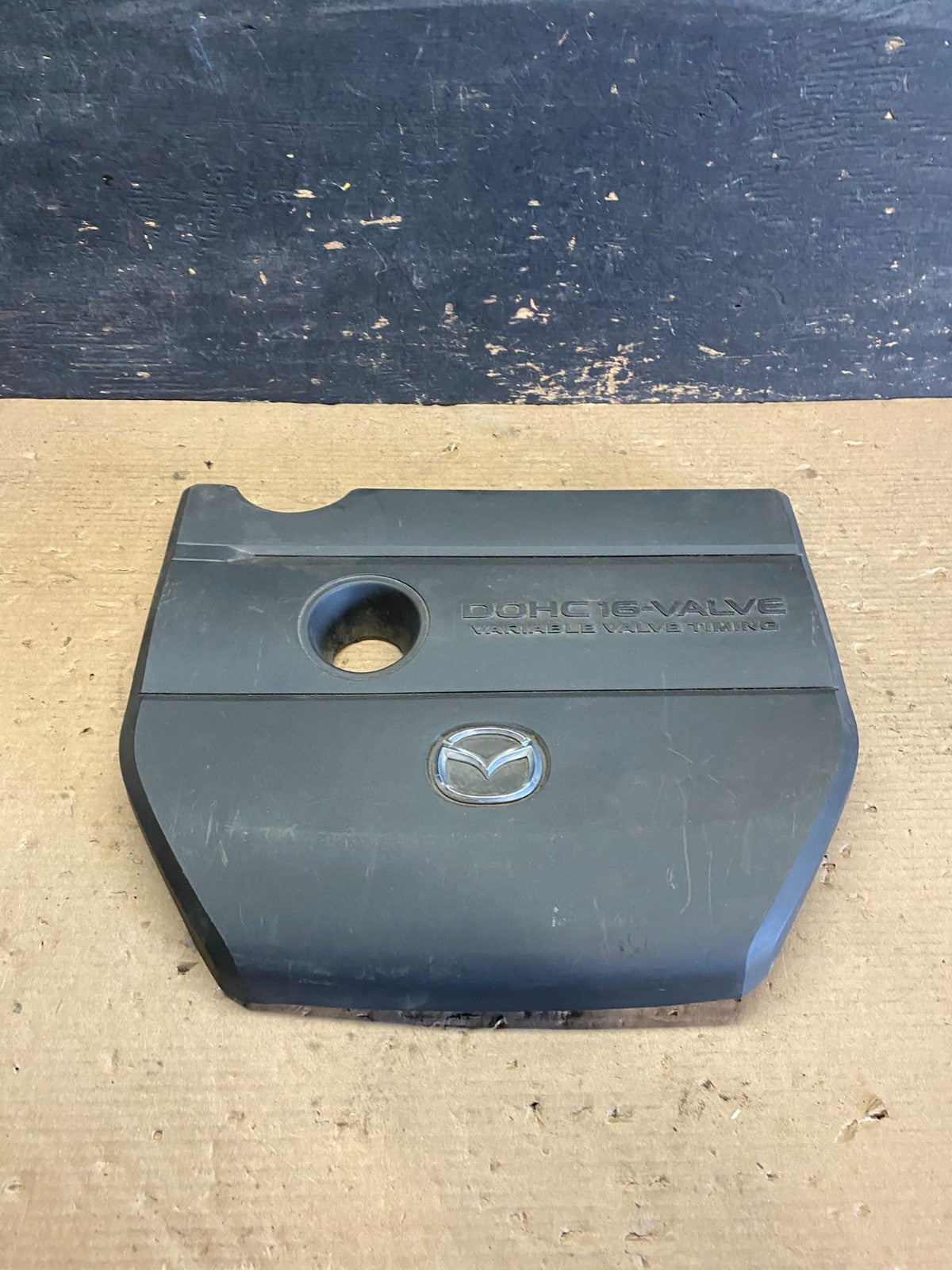 2004 to 2009 Mazda 3 DOHC 16 VALVE Engine Shield Top Cover Oem s3390 DG0