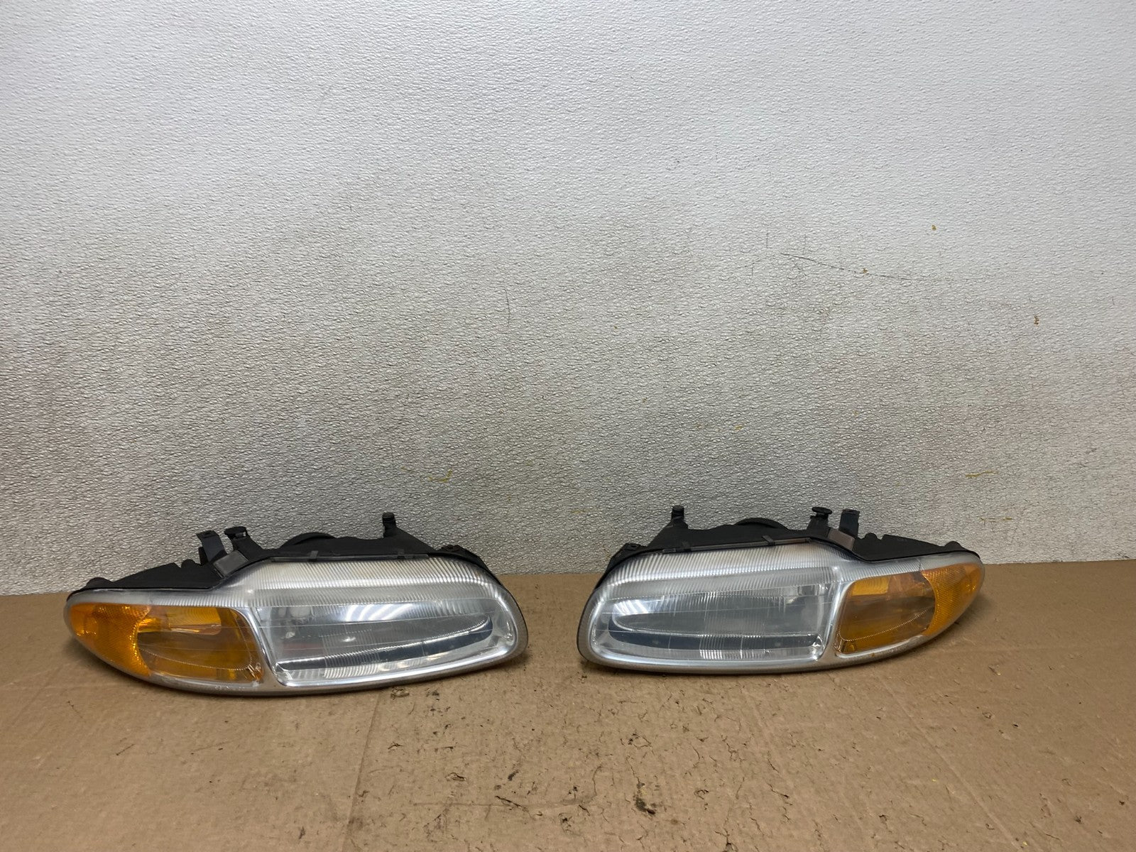 1996-2000 Chrysler Sebring Left+Right Side Halogen Headlights OEM W1122 DW0