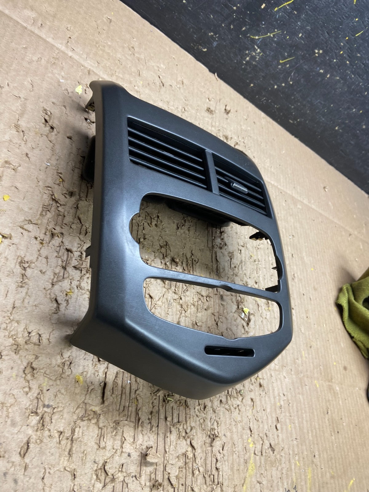 2012-2016 Chevrolet Sonic Center Dash Radio Air Vent Trim Bezel V7809 DG1