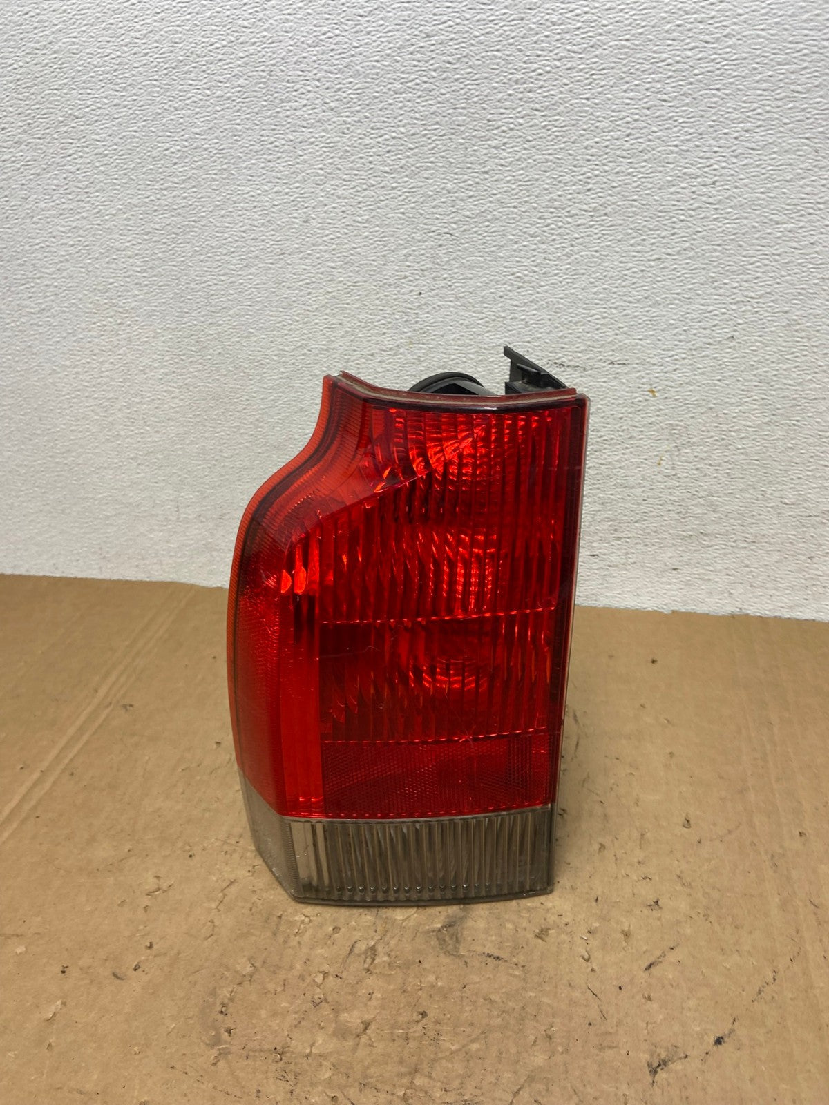 2001 - 2004 Volvo Xc70 V70 Left Driver LH Side Tail Light AD3086 LK0