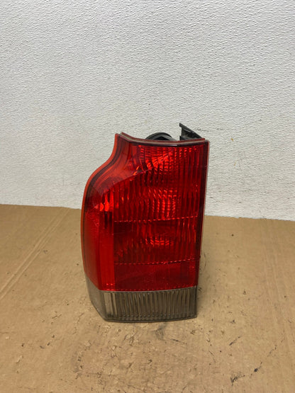 2001 - 2004 Volvo Xc70 V70 Left Driver LH Side Tail Light AD3086 LK0