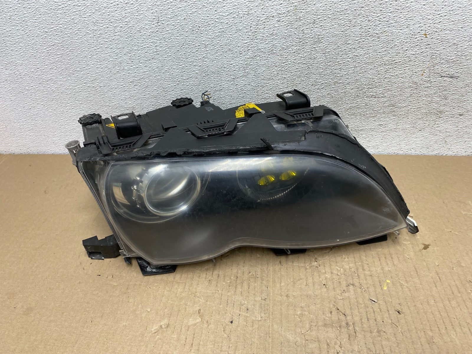 2002 - 2005 BMW 3 E46 Sedan Right Passenger RH Xenon HID Headlight AF5870 DW0