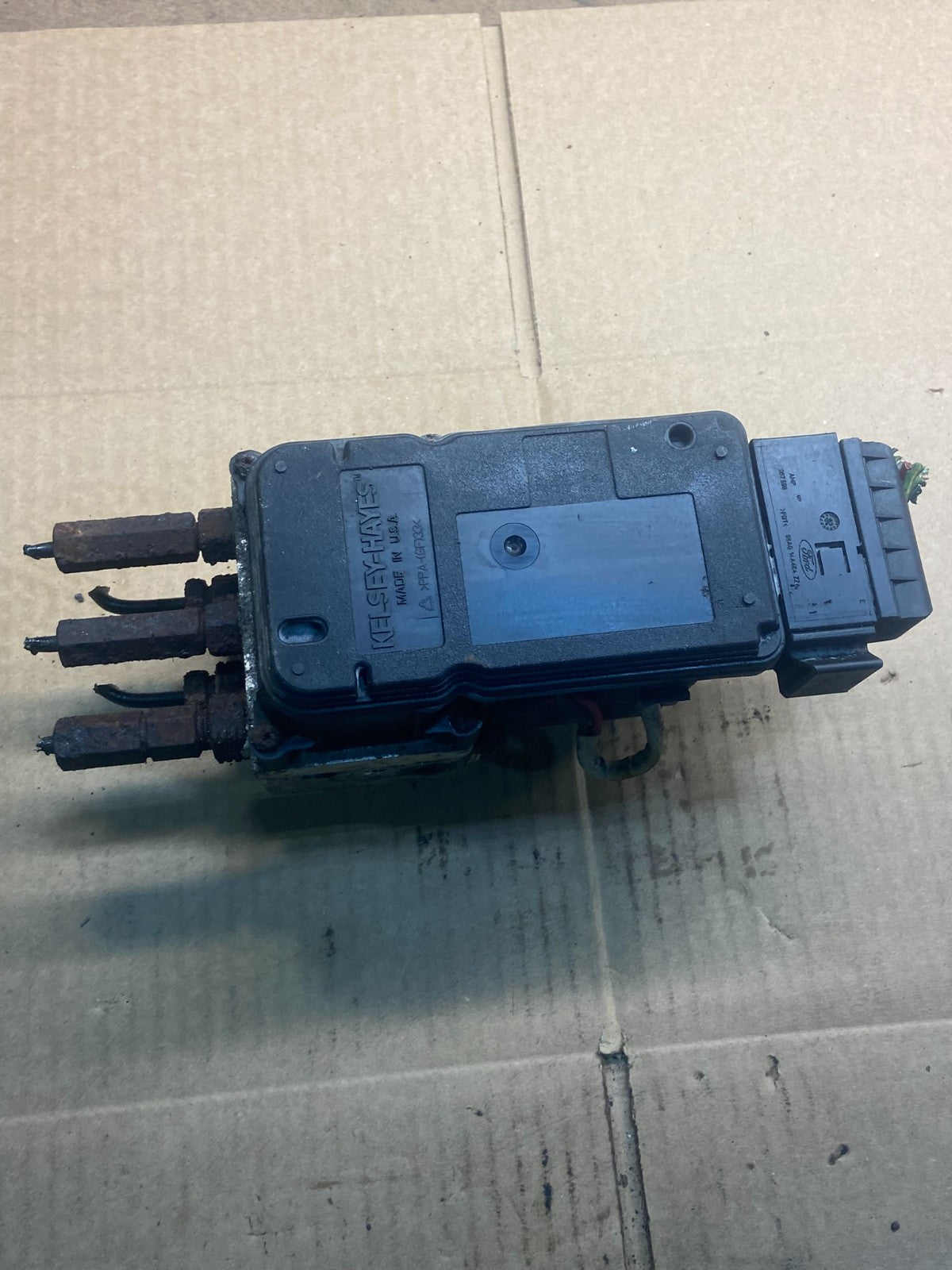 1999 to 2000 Ford F250 F350 SRW ABS Pump Control OEM 2c342c346be y4342 DG0