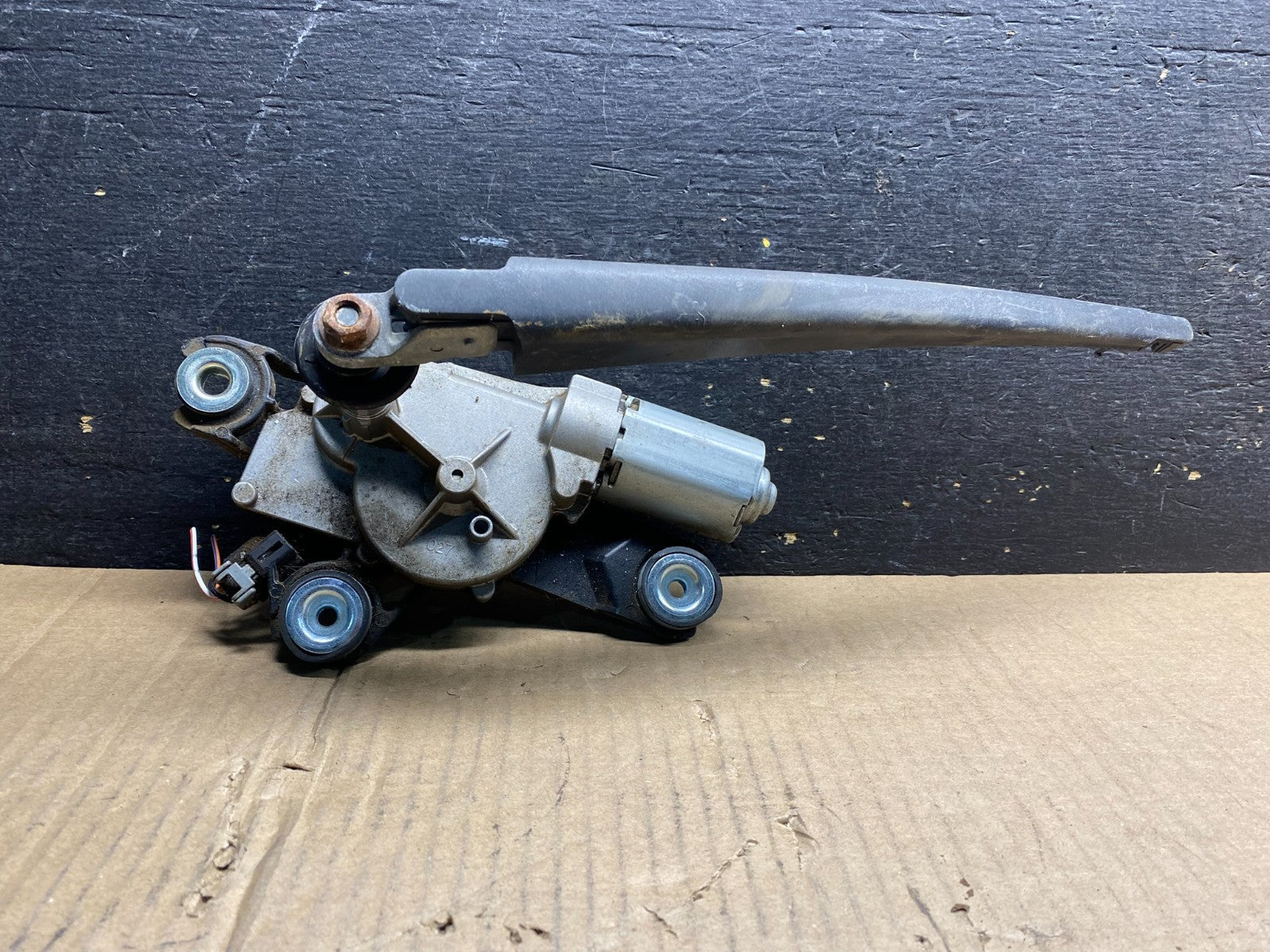 2004 to 2009 Mazda 3 Windshield Rear Wiper Motor ab0366 DG0