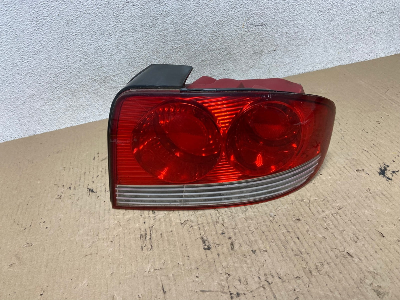 2002 - 2005 Hyundai Sonata Right Passenger RH Side Tail Light AF6991 LK0