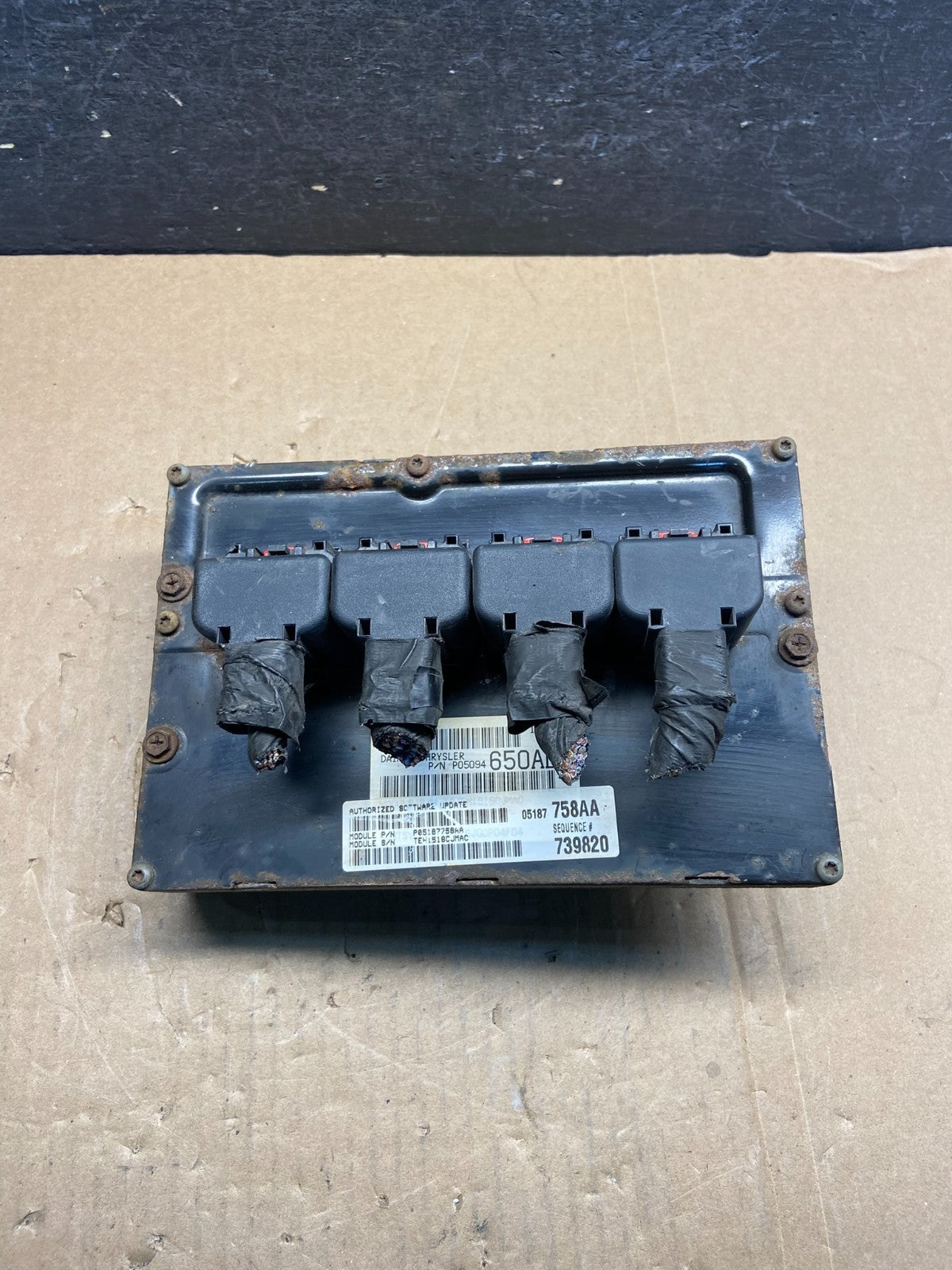 2006 Chrysler Town Country Caravan Engine Control ECU P05187758AA ag1623 DG0