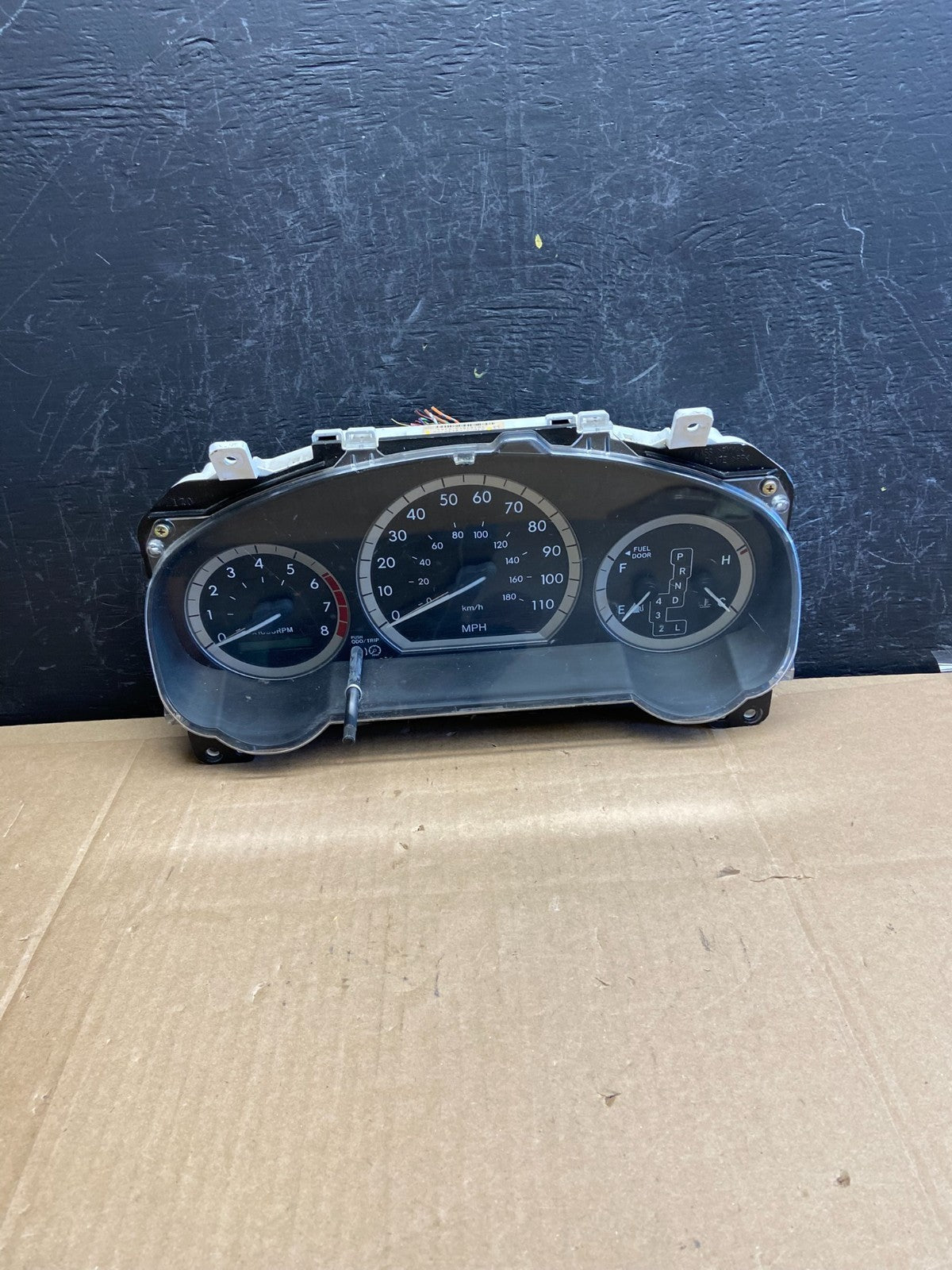 2004 2005 Toyota Sienna Speedometer Cluster Gauge AD2139 DG0