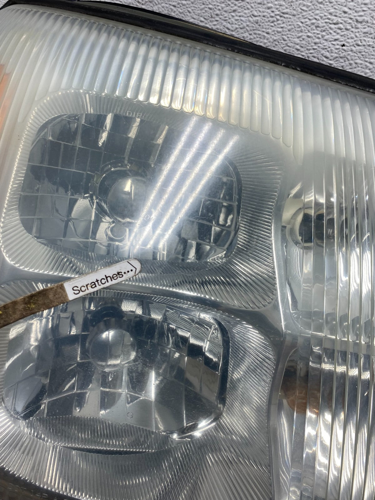 2002-2006 Cadillac Escalade Right Passenger Side Xenon HID Headlight AE66743