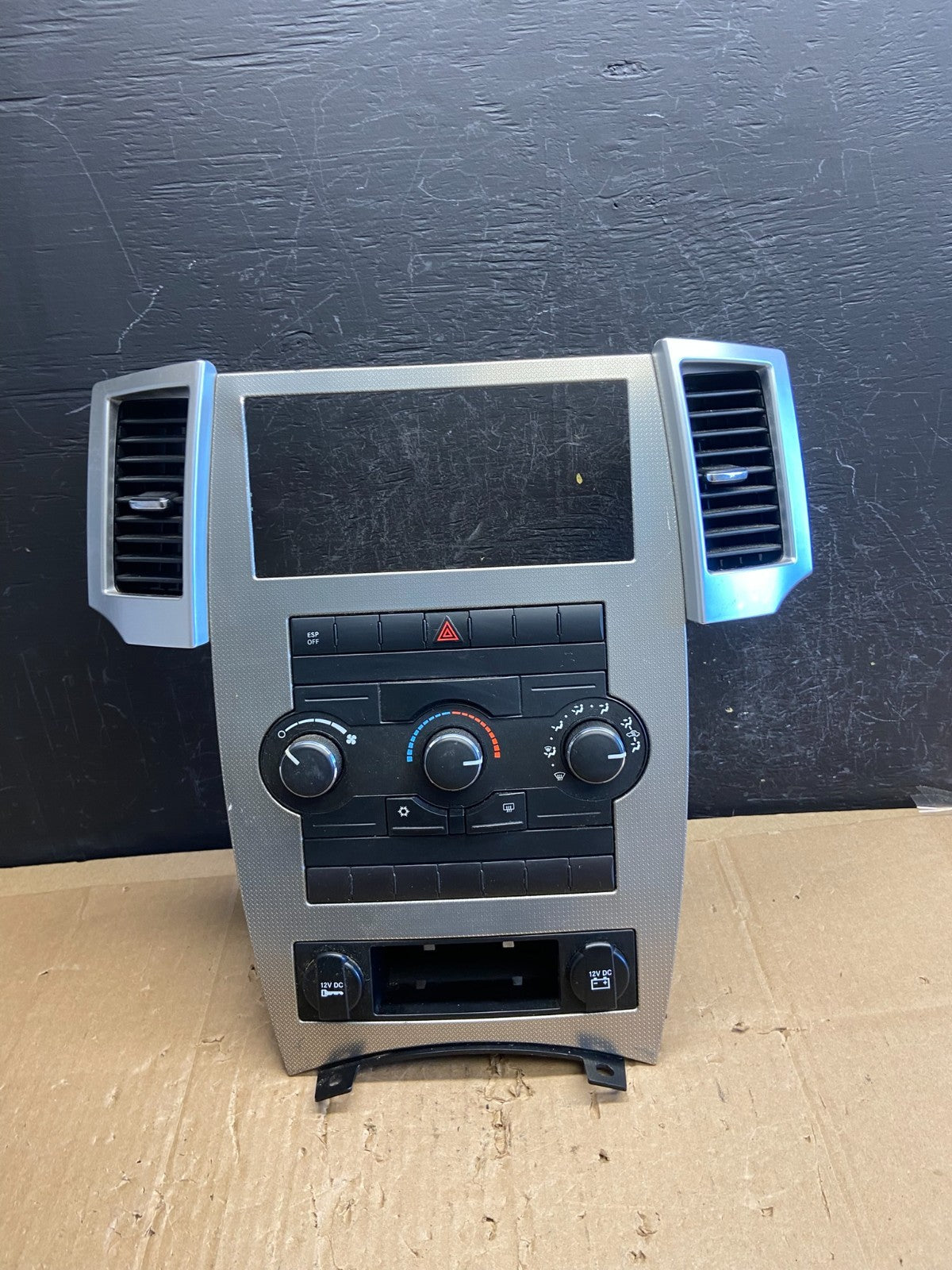 2008 2009 2010 Jeep Commander Grand Cherokee A/C Climate Control Bezel ad6820 DG0