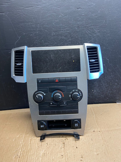 2008 2009 2010 Jeep Commander Grand Cherokee A/C Climate Control Bezel ad6820 DG0